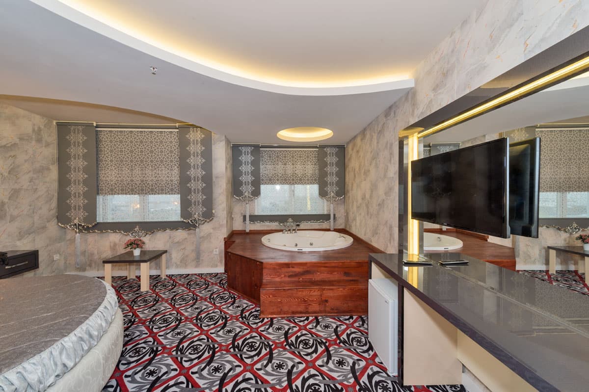 Jakuzili Borz Hotel suiti
