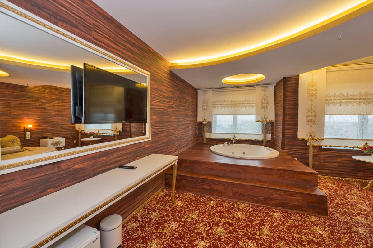 Çift kişilik yataklı geniş Borz Hotel suit odası — 5. fotoğraf