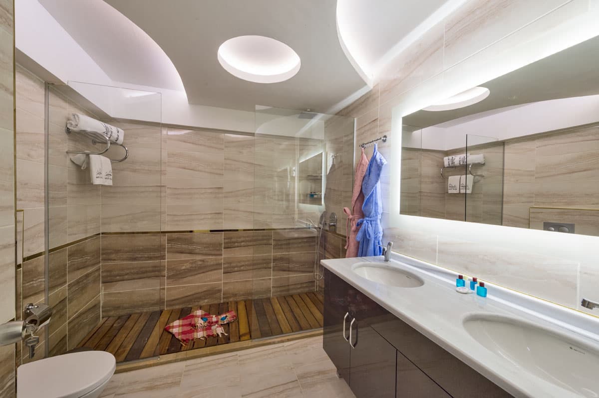 Çift kişilik yataklı geniş Borz Hotel suit odası — 7. fotoğraf