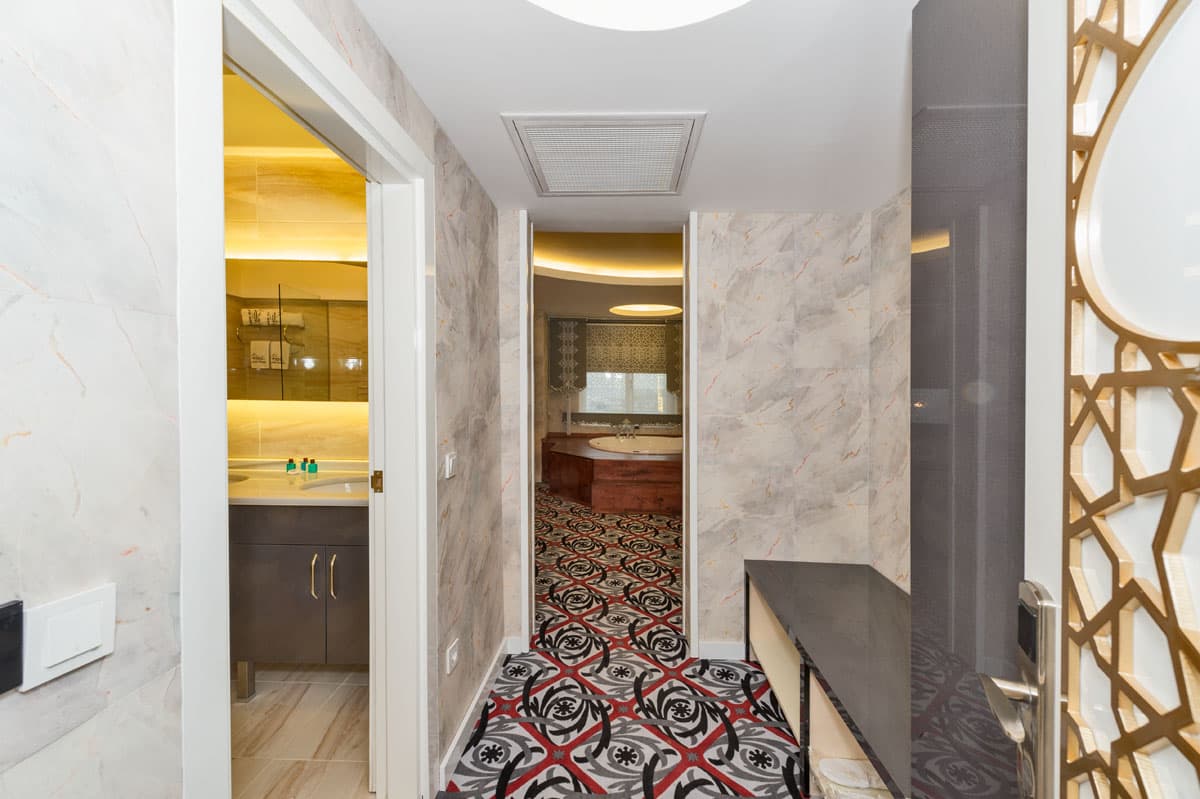Çift kişilik yataklı geniş Borz Hotel suit odası — 8. fotoğraf